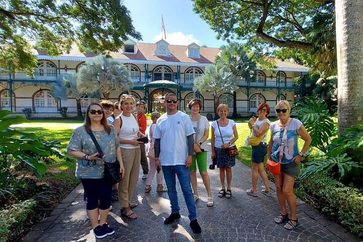 Papeete City Tour: 3-Hour Cultural, Market & Pearl Museum Walk in Tahiti photo 5