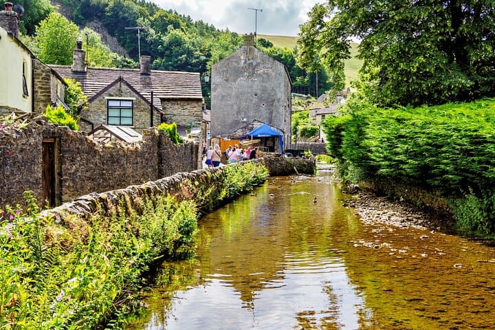 Full-Day Peak District Tour: Hardwick Hall, Castleton & Peak Cavern from Manchester photo 6
