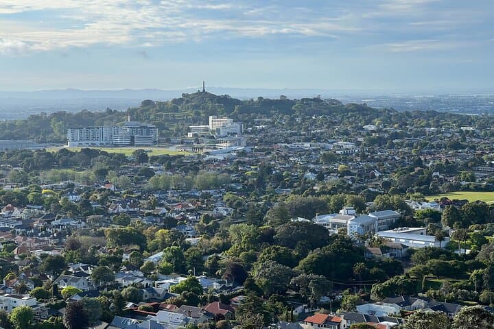 Auckland Half-Day Highlights: Mount Eden, Tamaki Drive & Harbour Views photo 2
