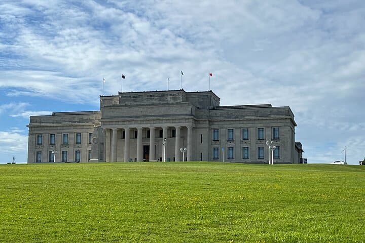 Auckland Half-Day Highlights: Mount Eden, Tamaki Drive & Harbour Views photo 6