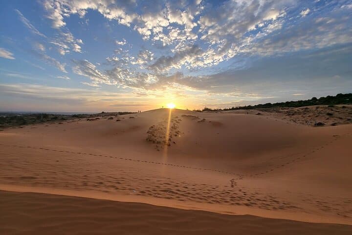 Mui Ne Sand Dunes Jeep Tour: Sunset, Sandboarding & Fairy Stream photo 3