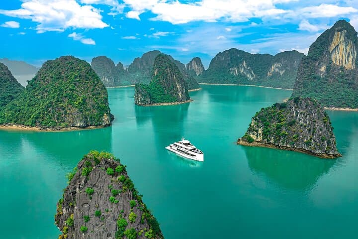 Halong Bay Symphony 5-Star Cruise: Jacuzzi, Buffet & Cave Visits