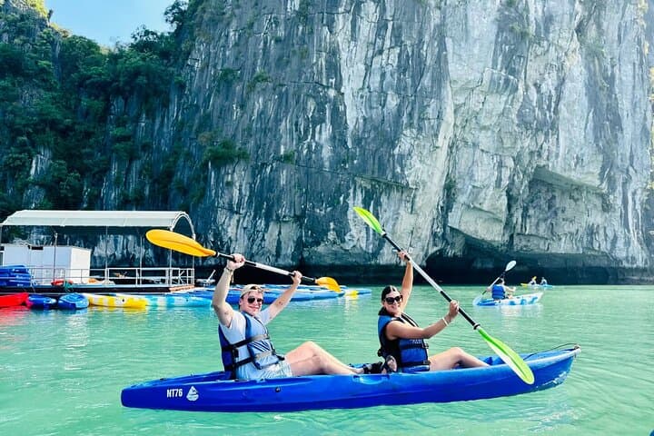 Iris Cruise Halong Bay: 7-Hour Luxury Day Cruise with Jacuzzi, Sung Sot Cave & Ti Top photo 4