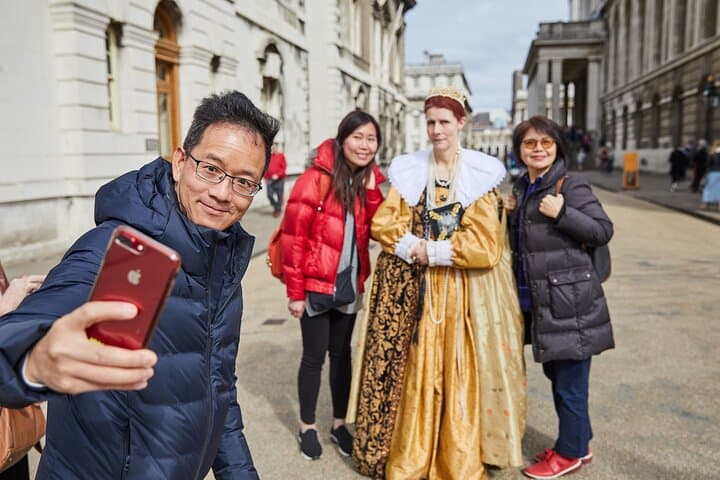 Thames Return Cruise to Old Royal Naval College & Painted Hall