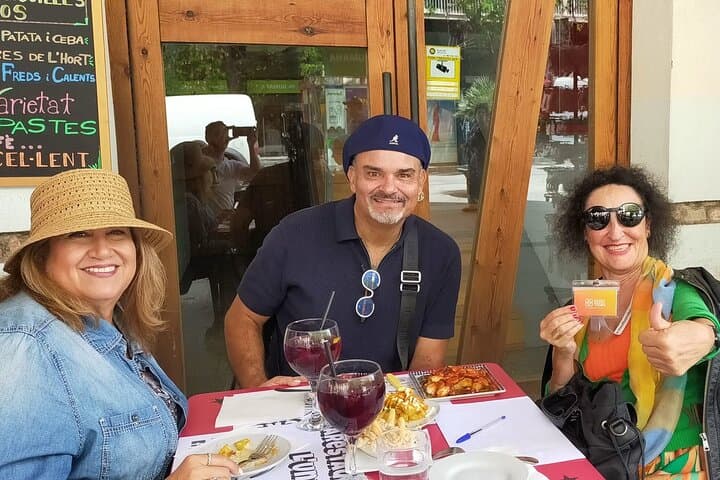 Barcelona Night Tapas Tour in the Modernist Quarter — Small-Group Food Walk photo 4