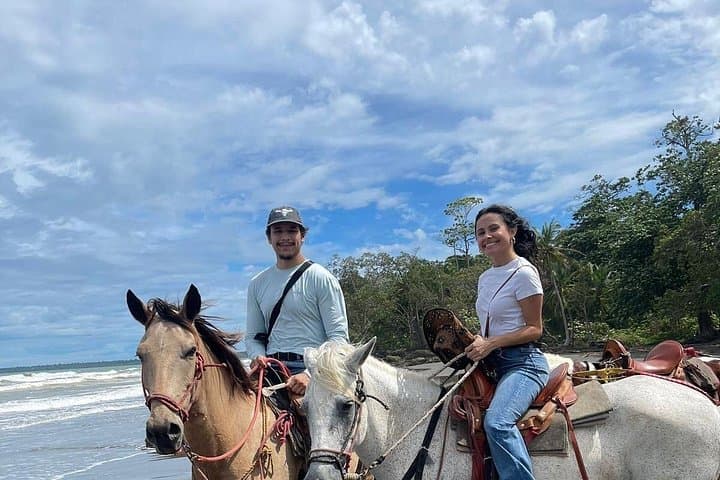 Private Horseback Ride and Cahuita National Park Guided Walk — Beaches, Monkeys & Reefs photo 2