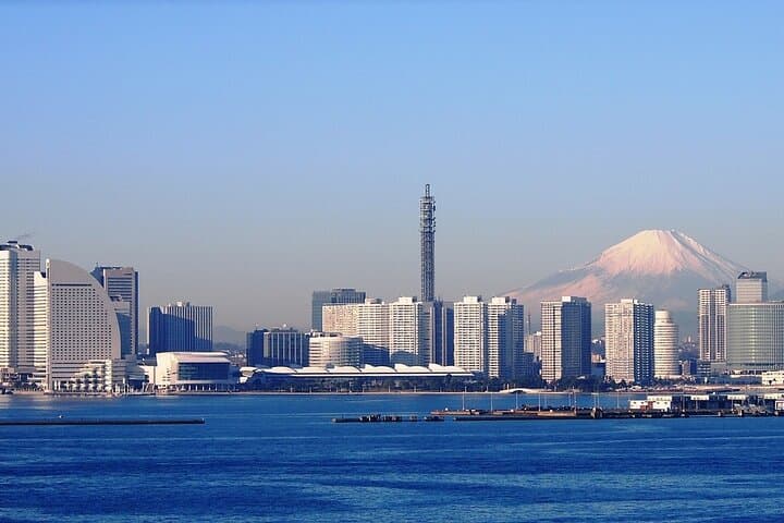 Private Full-Day Mount Fuji Tour from Yokohama — Chureito Pagoda, Oshino Hakkai & Lakes