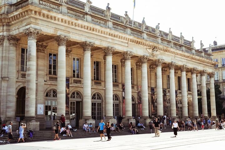 Private Bordeaux History Walking Tour in Bordeaux with Wine Tasting photo 4