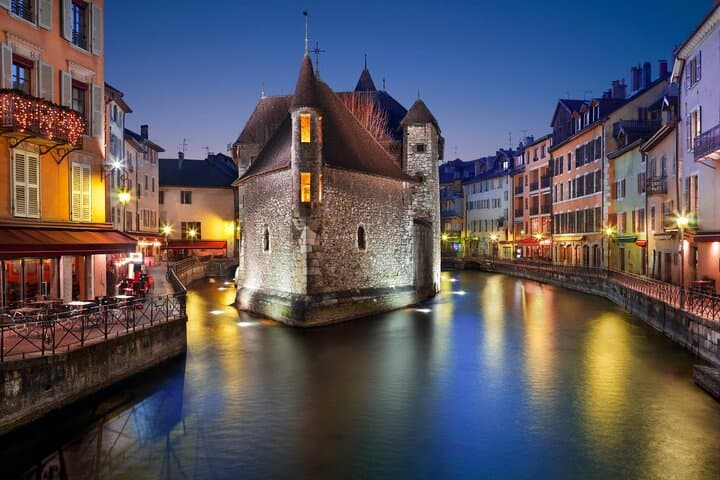 Annecy Christmas Market Scavenger Hunt — Unusual Track Game for Teams photo 3