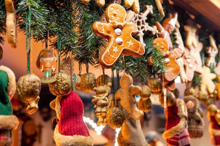 Annecy Christmas Market Scavenger Hunt — Unusual Track Game for Teams photo 4