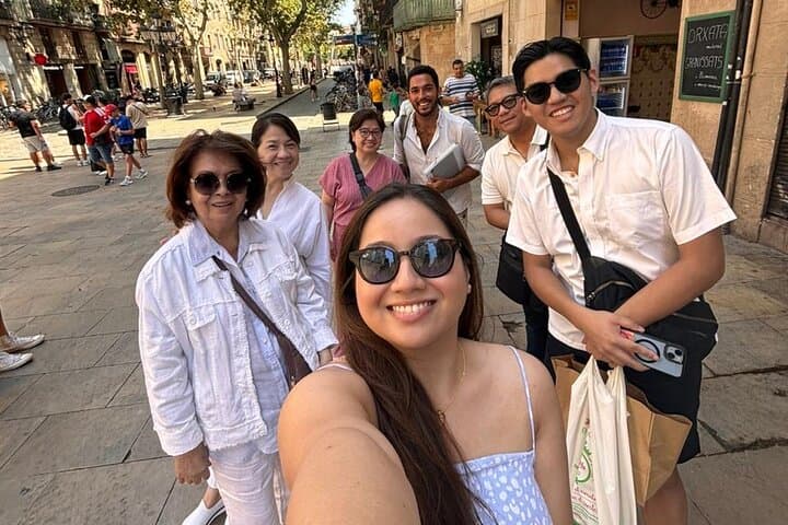 Explore Barcelona by Bike: Private Guided Tour of Gothic Quarter, Eixample & Barceloneta photo 5