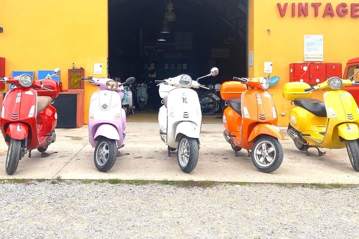 Vespa Through Val d'Orcia: Montepulciano, Pienza & Monticchiello in 4 Hours