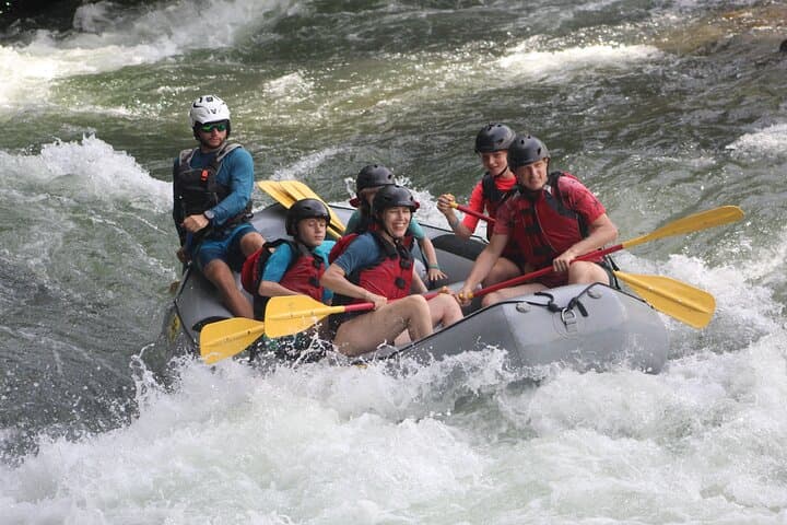 Class 4 Rafting on Río Sarapiquí: Private Whitewater Adventure from San José