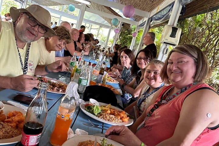 Roatan Van for a Day: Private 5-Hour Beach, Snorkel & Monkey and Sloth Park Excursion photo 6