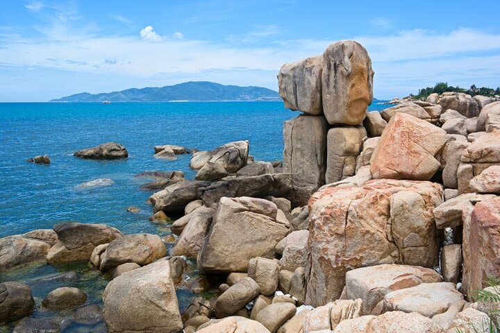 Nha Trang Shore Excursion from Cau Da Port — Ponagar Towers, Long Son Pagoda & Beach photo 3