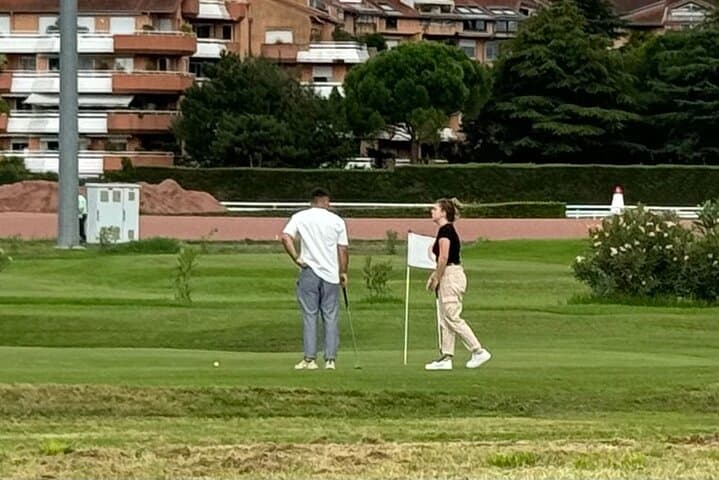 Toulouse Golf Lesson and Mini Golf: Beginner-Friendly 2-Hour Introduction