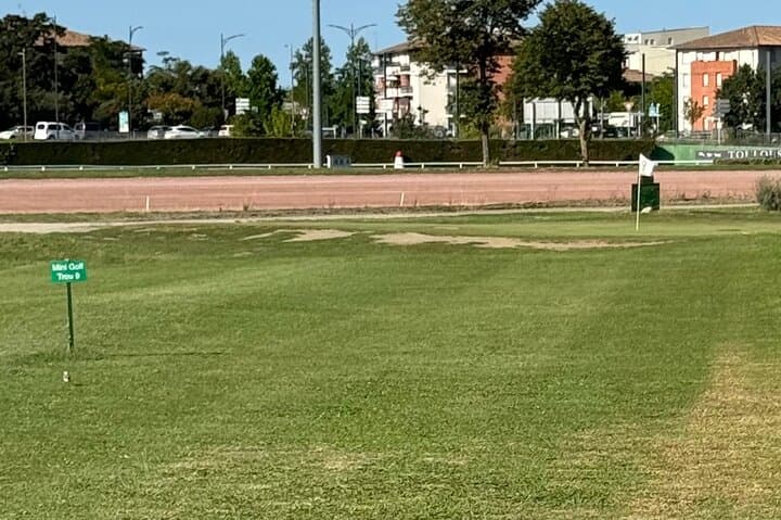 Toulouse Golf Lesson and Mini Golf: Beginner-Friendly 2-Hour Introduction photo 6