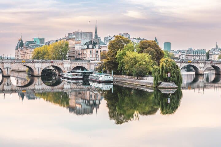 Paris Medieval Marais & Île de la Cité Walking Tour — Notre-Dame History Walk