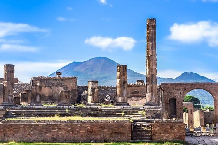 Small Group Day Trip from Rome to Pompeii — Guide to the Ruins and Logistics photo 3