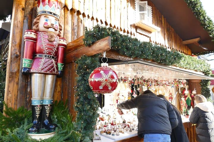 Orléans Christmas Market Scavenger Hunt: Interactive Holiday Game photo 5