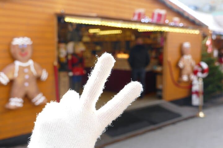 Interactive Christmas Market Scavenger Hunt in Nantes