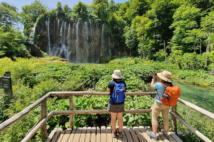 Zagreb to Split via Plitvice Lakes: Private Day Transfer with Rastoke Stop