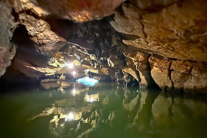 Explore Trang An and Bich Dong: Full-Day Luxury Tour from Hanoi photo 4