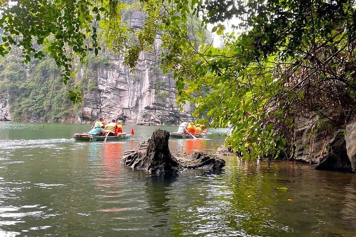 Explore Trang An and Bich Dong: Full-Day Luxury Tour from Hanoi photo 5