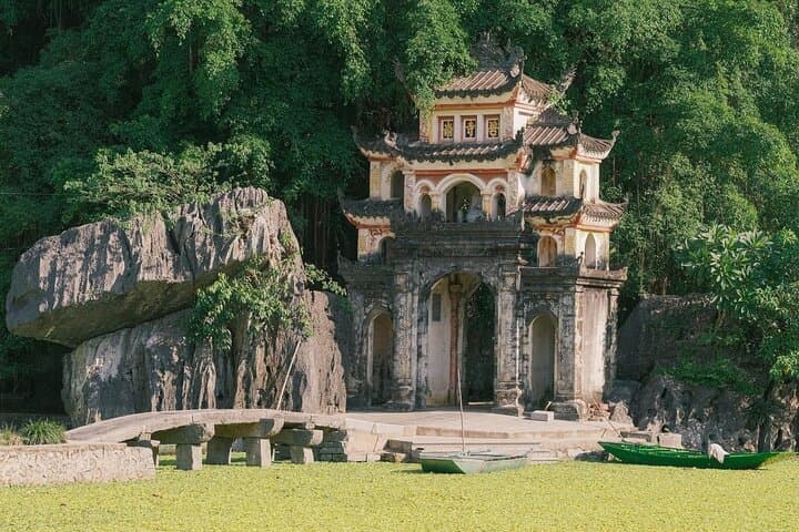 Explore Trang An and Bich Dong: Full-Day Luxury Tour from Hanoi photo 3