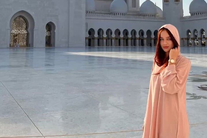 Abu Dhabi Day Tour: Sheikh Zayed Grand Mosque, Qasr Al Watan & Yas Island Photo Stops photo 3