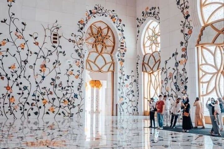 Abu Dhabi Day Tour: Sheikh Zayed Grand Mosque, Qasr Al Watan & Yas Island Photo Stops photo 4