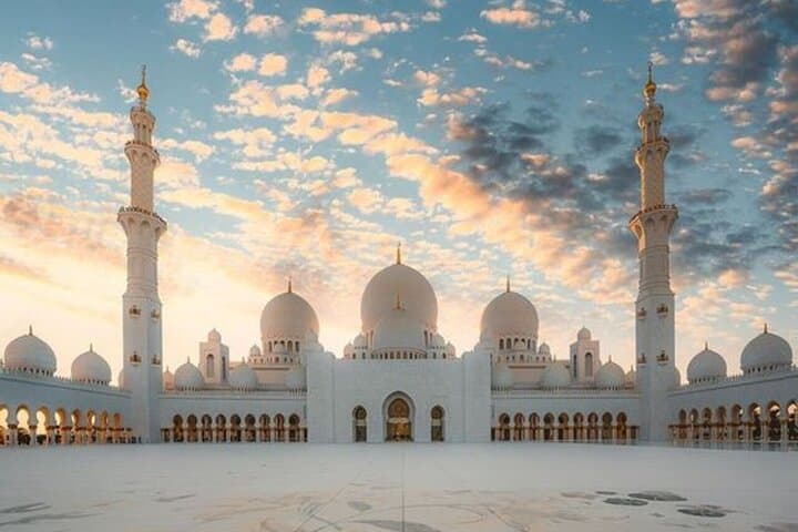 Abu Dhabi Day Tour: Sheikh Zayed Grand Mosque, Qasr Al Watan & Yas Island Photo Stops photo 5