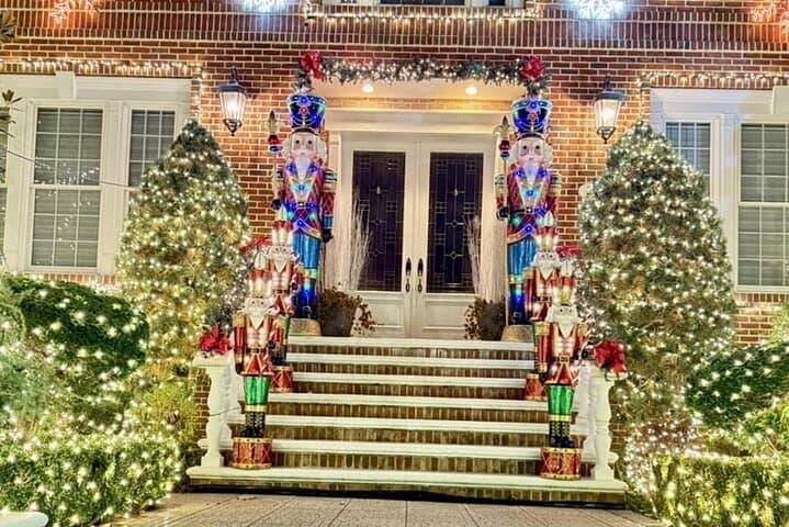 Dyker Lights Christmas Trolley: Brooklyn Holiday Lights Tour from Midtown Manhattan photo 3