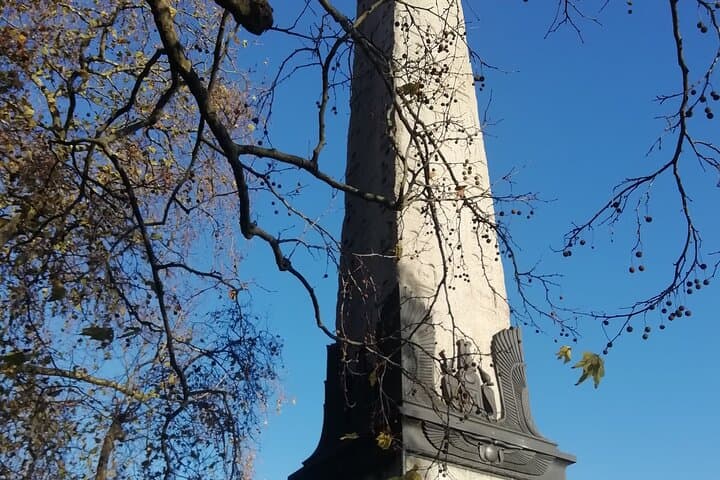 Quirky Hidden Historical Sites Walking Tour in London photo 2