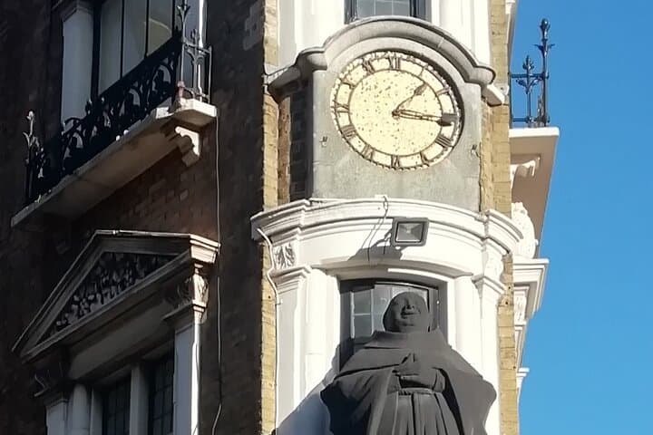 Quirky Hidden Historical Sites Walking Tour in London photo 3