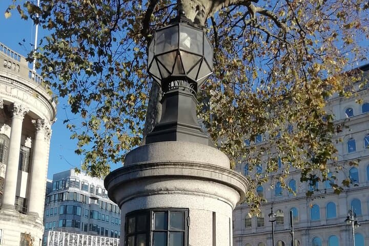 Quirky Hidden Historical Sites Walking Tour in London photo 5