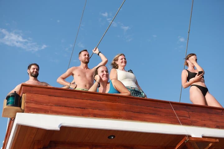 3-Day Phinisi Sailing to Komodo National Park — Padar, Pink Beach & Mantas photo 4