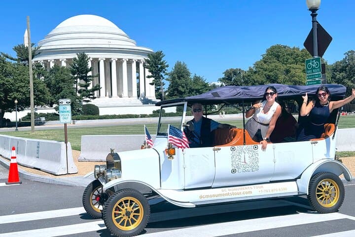 Washington DC Moonlight Tour by E-Cart or Vintage Car — Private 2-Hour City Tour photo 2