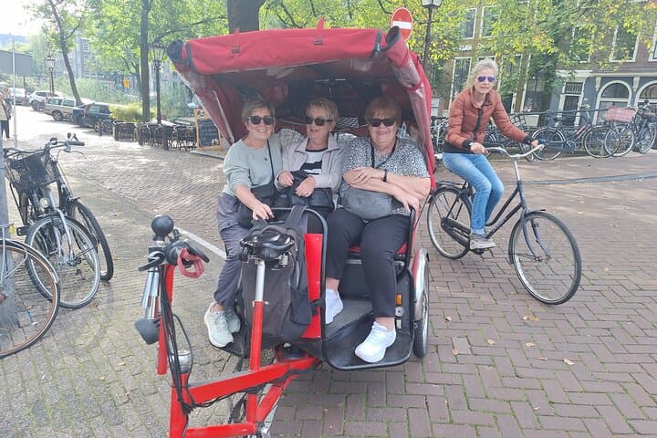 15-Minute Amsterdam Rickshaw Ride: Private Scenic Tour Through the Canal District photo 6
