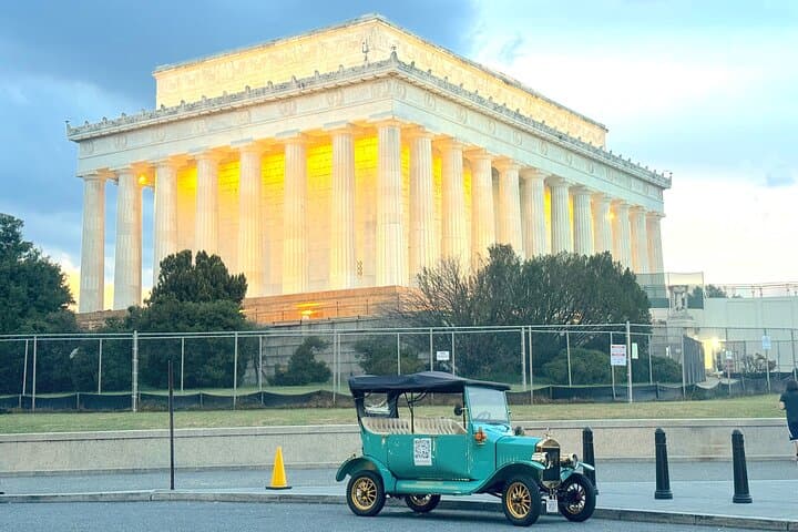 Washington DC Moonlight Tour by E-Cart or Vintage Car — Private 2-Hour City Tour photo 4