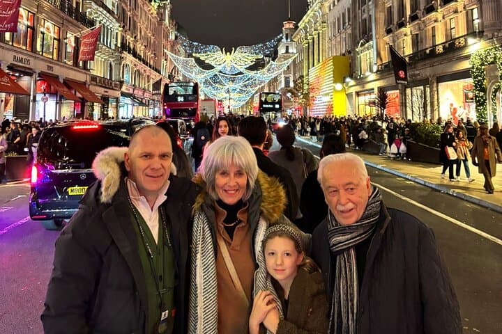 London Christmas Lights Private Taxi Tour — Guided Evening Drive Through Festive Lights photo 1