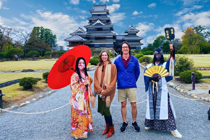 Private Matsumoto Castle & Sake: A 3-Hour Walking Tour Through Samurai Streets