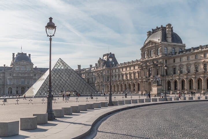 Half-Day Private Paris Sightseeing Tour with Driver — Eiffel, Champs-Élysées & Louvre