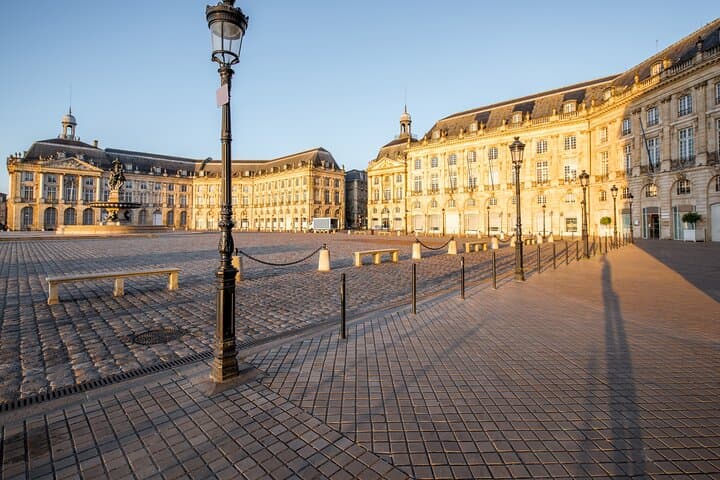 Half-Day Private Paris Sightseeing Tour with Driver — Eiffel, Champs-Élysées & Louvre photo 2