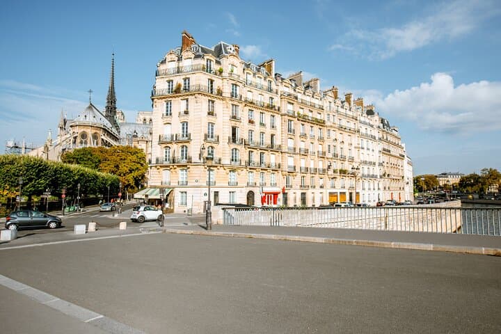Half-Day Private Paris Sightseeing Tour with Driver — Eiffel, Champs-Élysées & Louvre photo 3