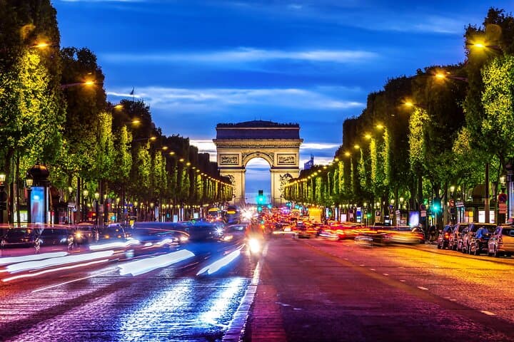 Half-Day Private Paris Sightseeing Tour with Driver — Eiffel, Champs-Élysées & Louvre photo 4