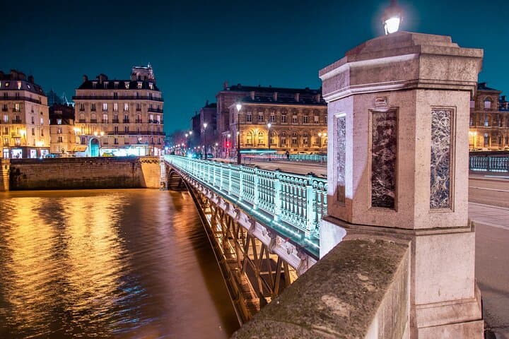 Romantic Paris by Night: Private 3-Hour Evening Walking Tour photo 6