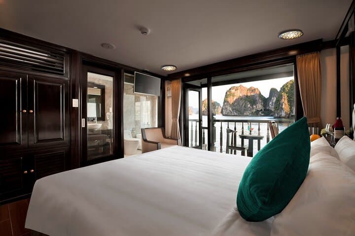 Luxury 3-Day Halong Bay Cruise from Hanoi — Kayaking, Caves & Floating Villages photo 5
