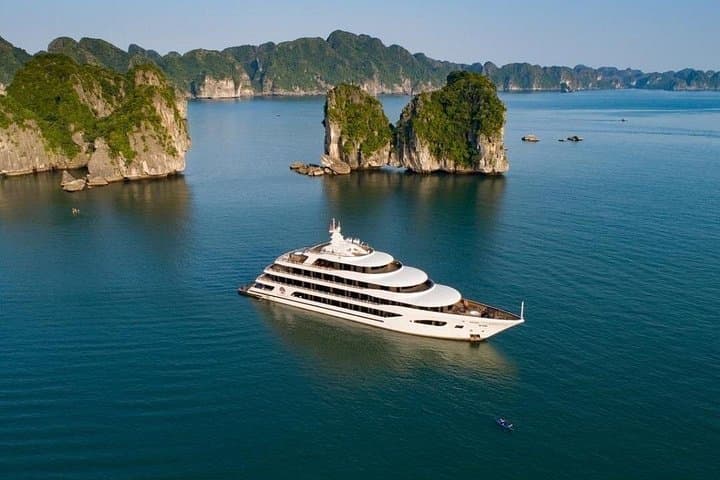 Ha Long Bay 3-Day Luxury Cruise: Explore Caves, Kayaks & Floating Villages photo 2