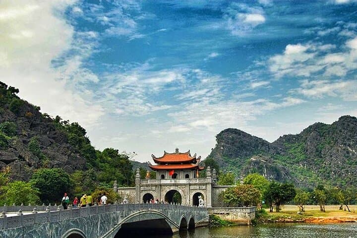 tam-coc-hoa-lu-luxury-day-tour-halong-bay-on-land photo 6